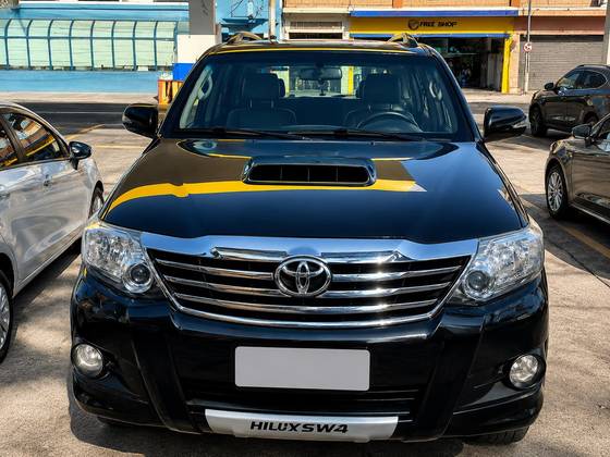 TOYOTA HILUX SW4 3.0 SRV 4X4 7 LUGARES 16V TURBO INTERCOOLER DIESEL 4P AUTOMÁTICO TOYOTA HILUX SW4 3.0 SRV 4X4 7 LUGARES 16V TURBO INTERCOOLER DIESEL 4P AUTOMÁTICO